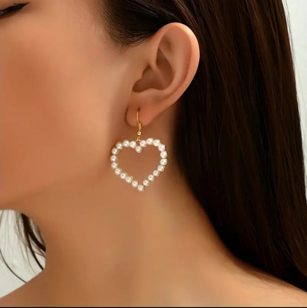 NEW! Elegant Hollow Heart Faux Pearl Earrings